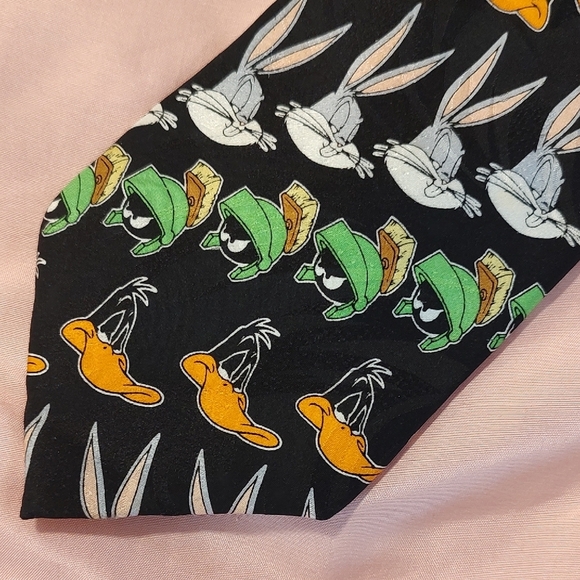 Official Looney Tunes Silk Tie with Bugs Bunny Daffy Duck Martian - Picture 3 of 6